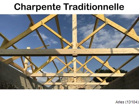 Artisan couvreur remplacement rénovation toiture Arles-13104